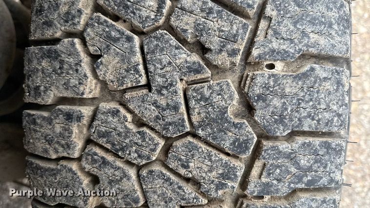 image for item DY8352 2005 Dodge Ram 2500 Quad Cab bale bed pickup truck