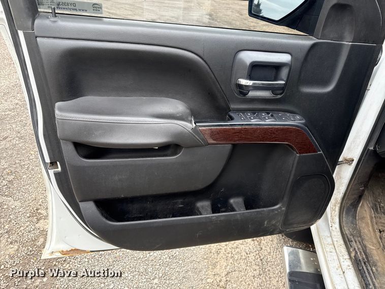 image for item DY8353 2015 GMC Sierra 2500HD Double Cab pickup truck