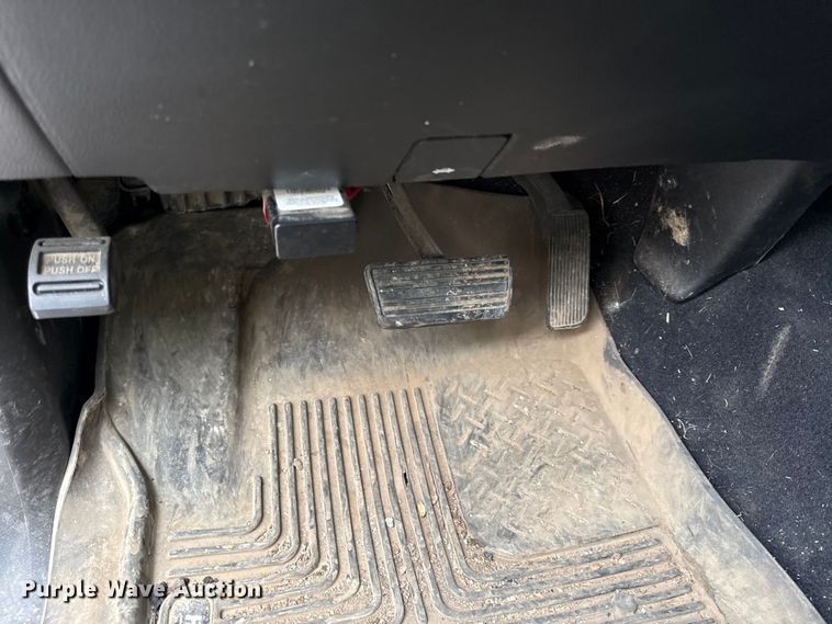 image for item DY8353 2015 GMC Sierra 2500HD Double Cab pickup truck