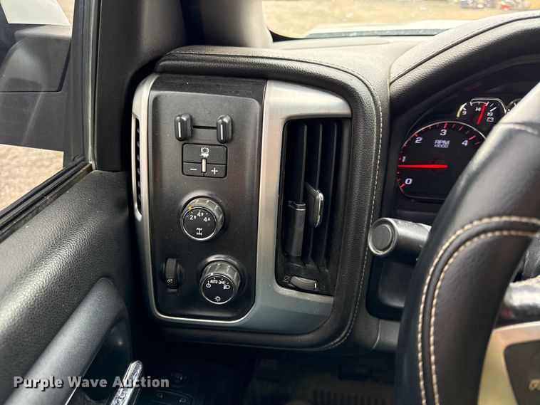 image for item DY8353 2015 GMC Sierra 2500HD Double Cab pickup truck