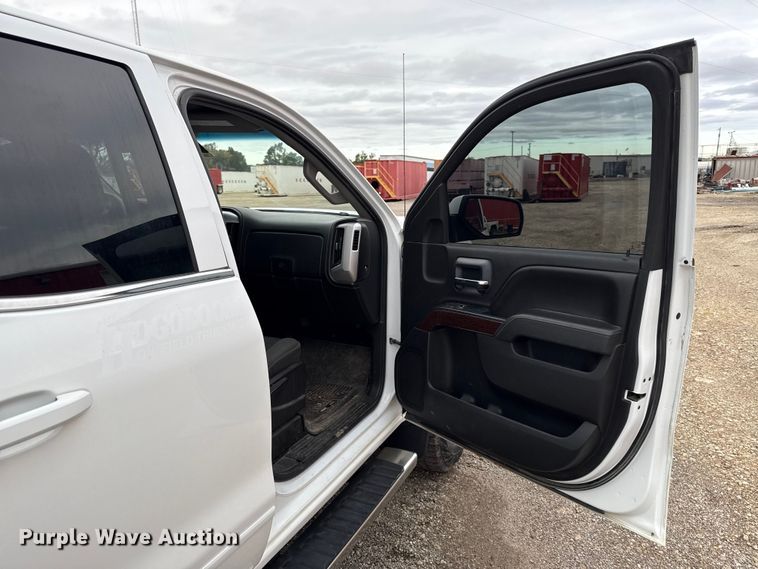 image for item DY8353 2015 GMC Sierra 2500HD Double Cab pickup truck