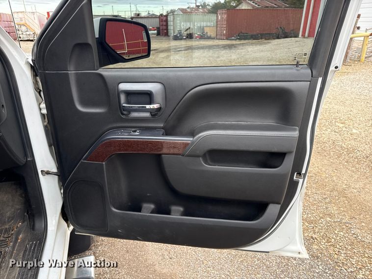 image for item DY8353 2015 GMC Sierra 2500HD Double Cab pickup truck