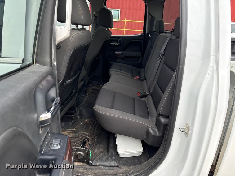 image for item DY8353 2015 GMC Sierra 2500HD Double Cab pickup truck