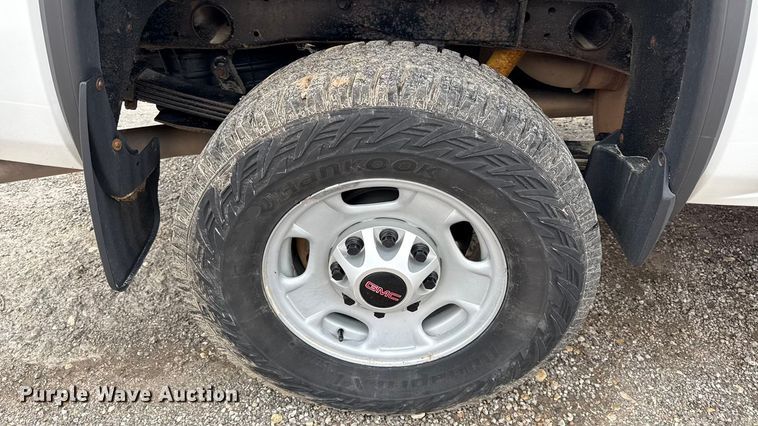 image for item DY8353 2015 GMC Sierra 2500HD Double Cab pickup truck