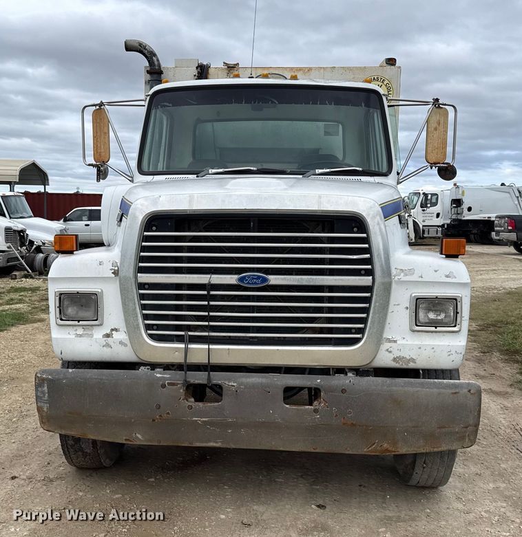 image for item DY8355 1987 Ford L8000 refuse truck