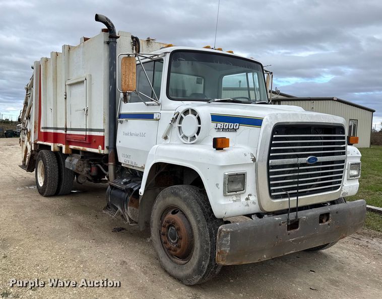 image for item DY8355 1987 Ford L8000 refuse truck