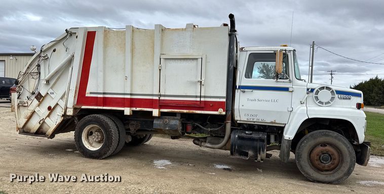 image for item DY8355 1987 Ford L8000 refuse truck