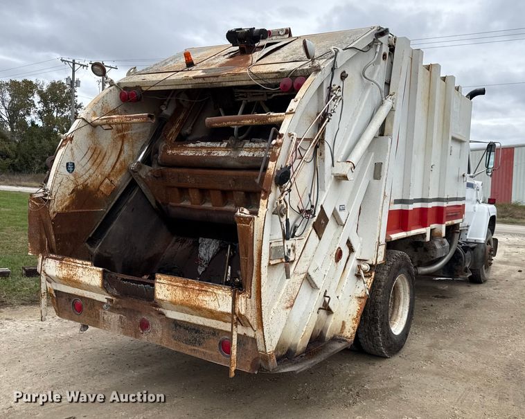 image for item DY8355 1987 Ford L8000 refuse truck