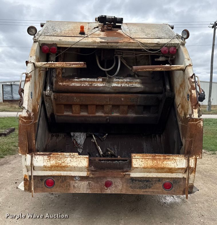 image for item DY8355 1987 Ford L8000 refuse truck