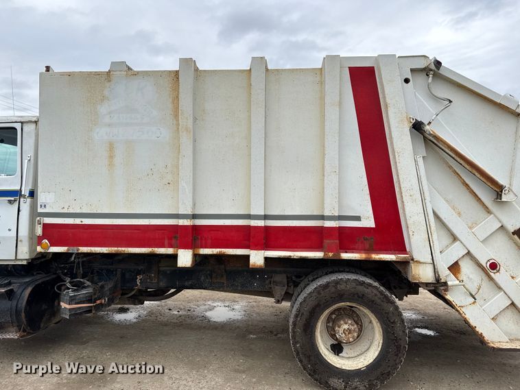 image for item DY8355 1987 Ford L8000 refuse truck