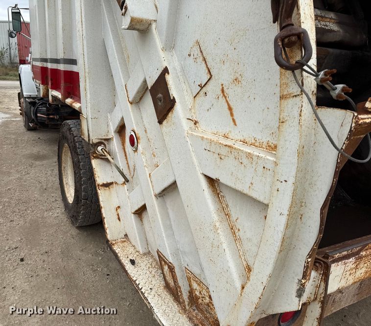 image for item DY8355 1987 Ford L8000 refuse truck