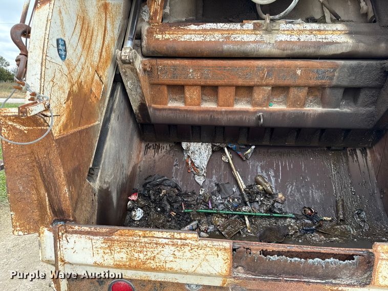 image for item DY8355 1987 Ford L8000 refuse truck