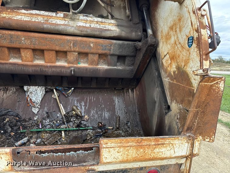 image for item DY8355 1987 Ford L8000 refuse truck