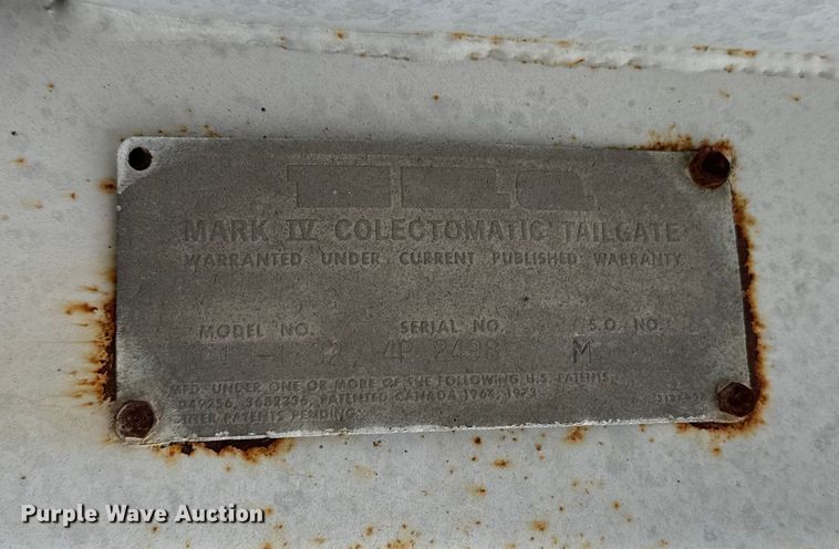 image for item DY8355 1987 Ford L8000 refuse truck