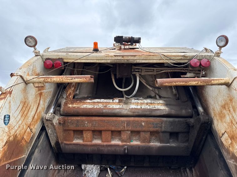 image for item DY8355 1987 Ford L8000 refuse truck