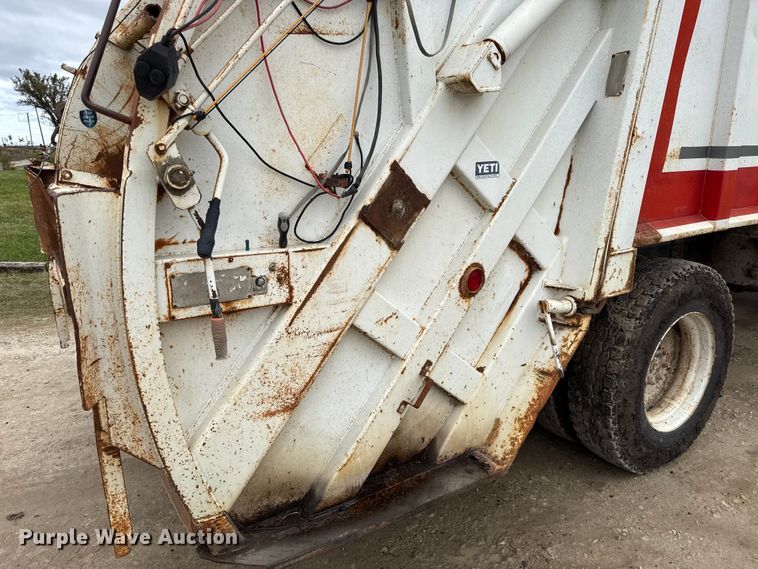 image for item DY8355 1987 Ford L8000 refuse truck