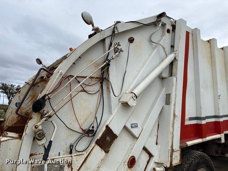 image for item DY8355 1987 Ford L8000 refuse truck