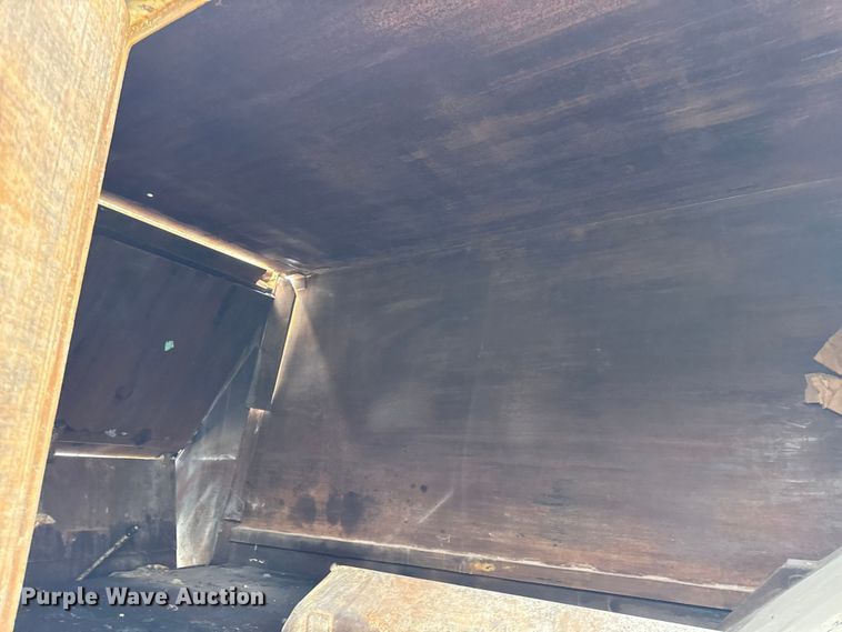 image for item DY8355 1987 Ford L8000 refuse truck