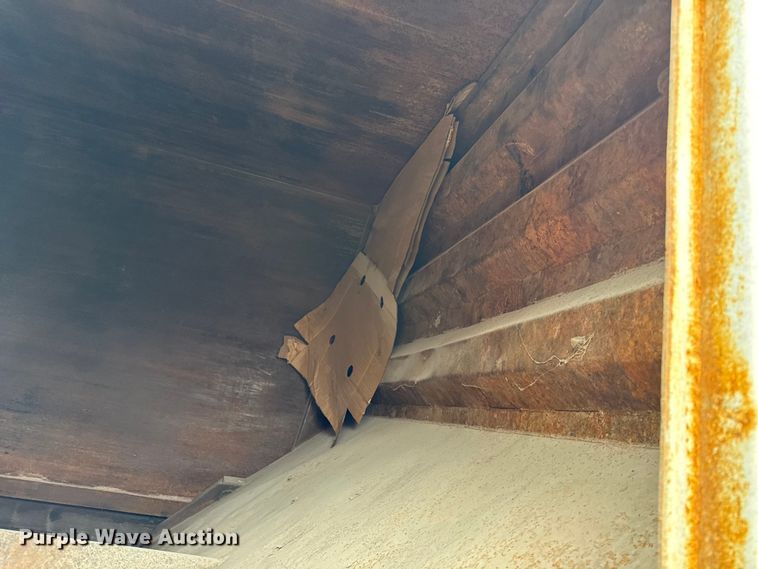 image for item DY8355 1987 Ford L8000 refuse truck