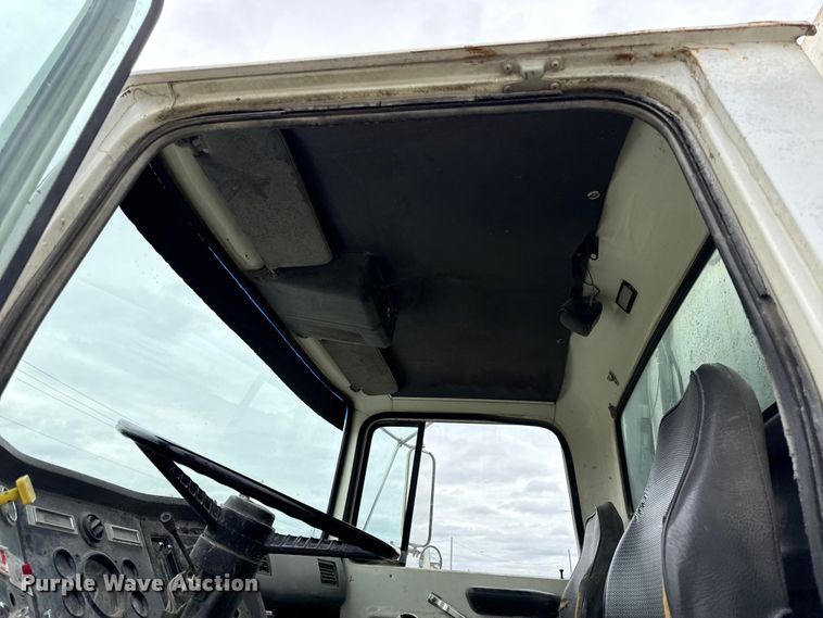 image for item DY8355 1987 Ford L8000 refuse truck