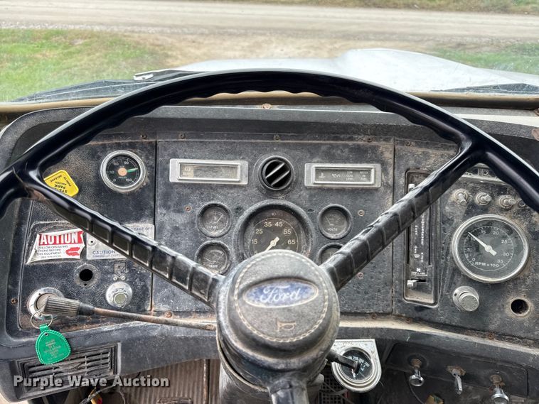 image for item DY8355 1987 Ford L8000 refuse truck