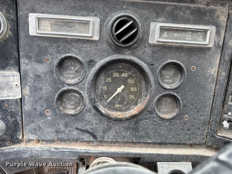 image for item DY8355 1987 Ford L8000 refuse truck