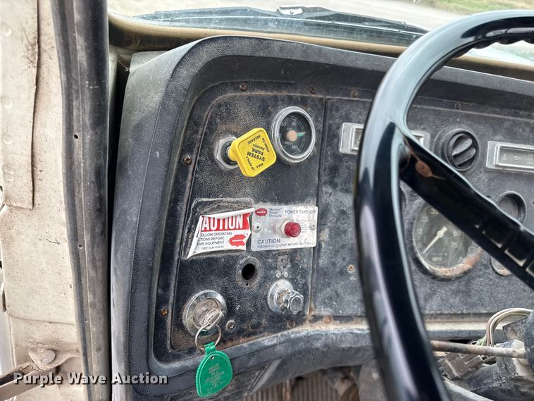 image for item DY8355 1987 Ford L8000 refuse truck