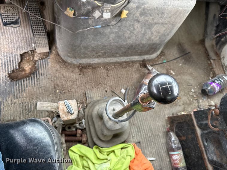 image for item DY8355 1987 Ford L8000 refuse truck