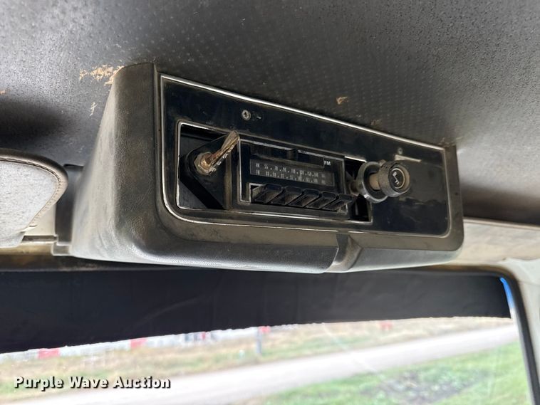 image for item DY8355 1987 Ford L8000 refuse truck