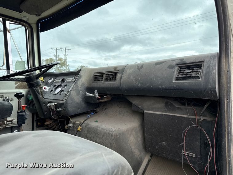 image for item DY8355 1987 Ford L8000 refuse truck