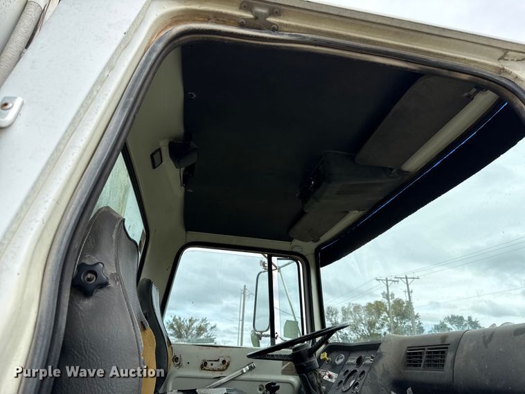 image for item DY8355 1987 Ford L8000 refuse truck