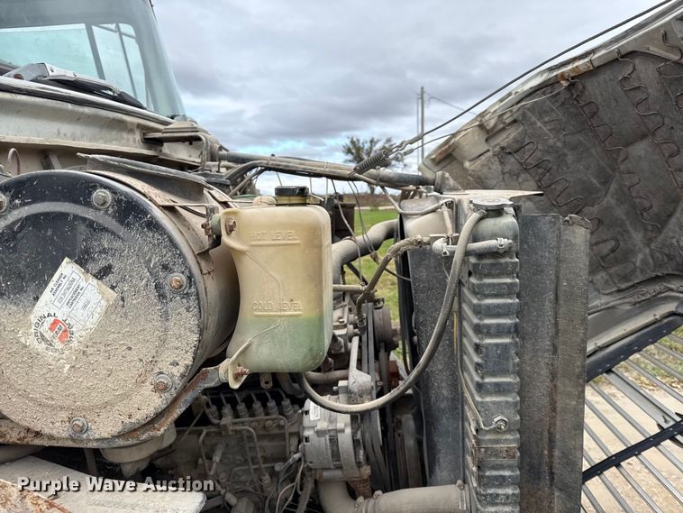 image for item DY8355 1987 Ford L8000 refuse truck