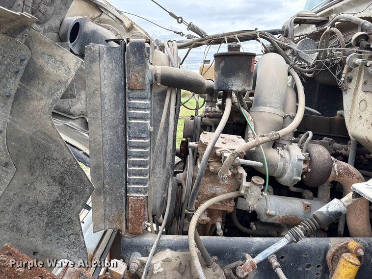 image for item DY8355 1987 Ford L8000 refuse truck