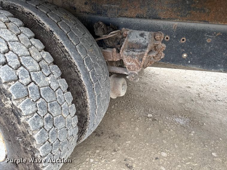 image for item DY8355 1987 Ford L8000 refuse truck