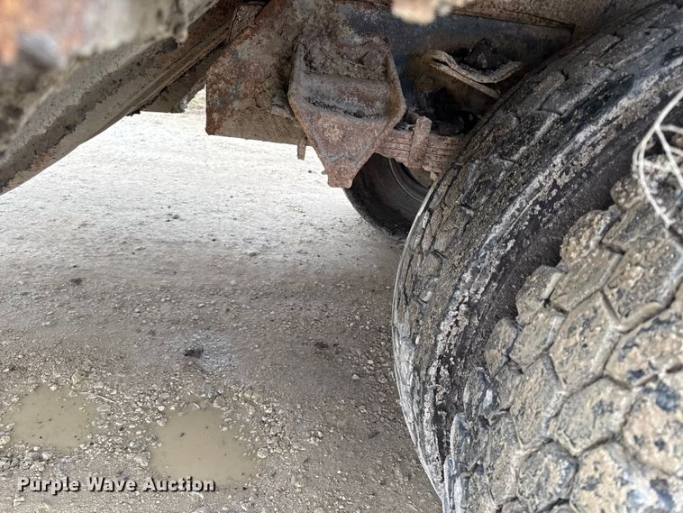 image for item DY8355 1987 Ford L8000 refuse truck