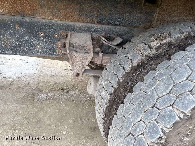 image for item DY8355 1987 Ford L8000 refuse truck