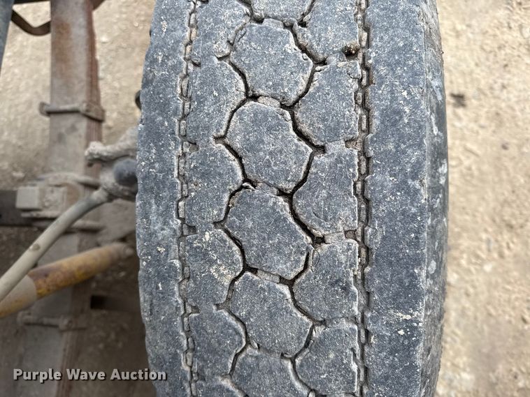 image for item DY8355 1987 Ford L8000 refuse truck