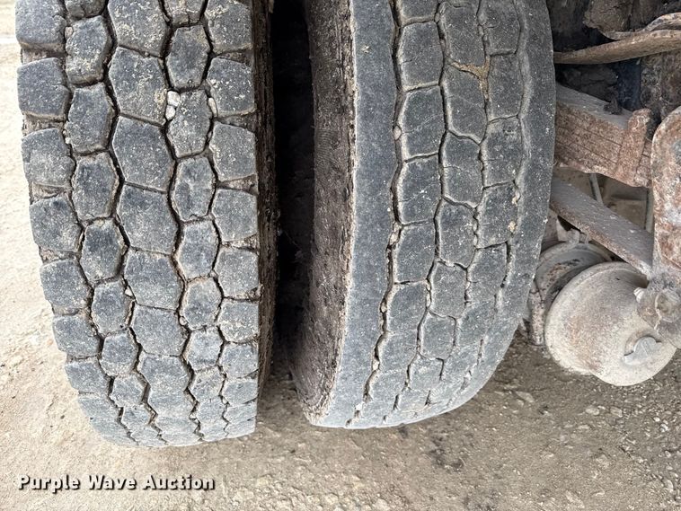 image for item DY8355 1987 Ford L8000 refuse truck