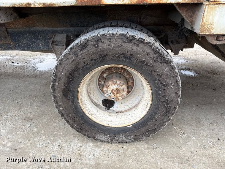 image for item DY8355 1987 Ford L8000 refuse truck