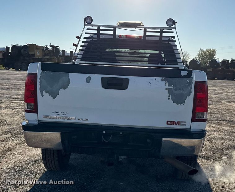 image for item DY8369 2011 GMC Sierra 2500HD Crew Cab pickup truck
