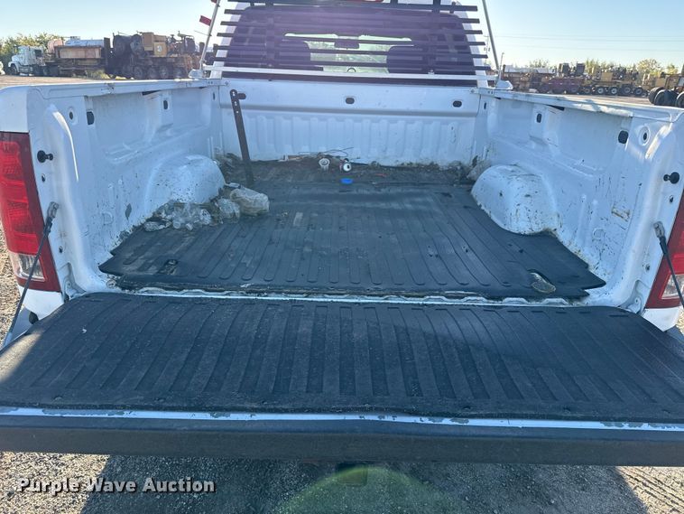 image for item DY8369 2011 GMC Sierra 2500HD Crew Cab pickup truck