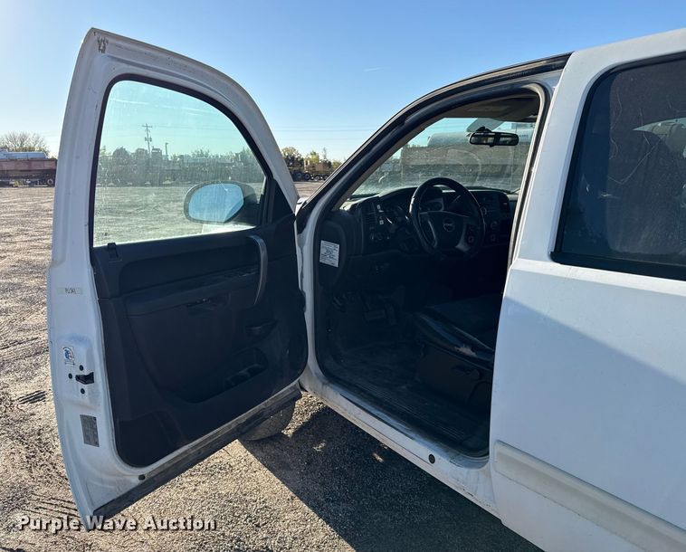 image for item DY8369 2011 GMC Sierra 2500HD Crew Cab pickup truck