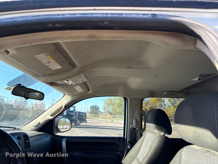 image for item DY8369 2011 GMC Sierra 2500HD Crew Cab pickup truck