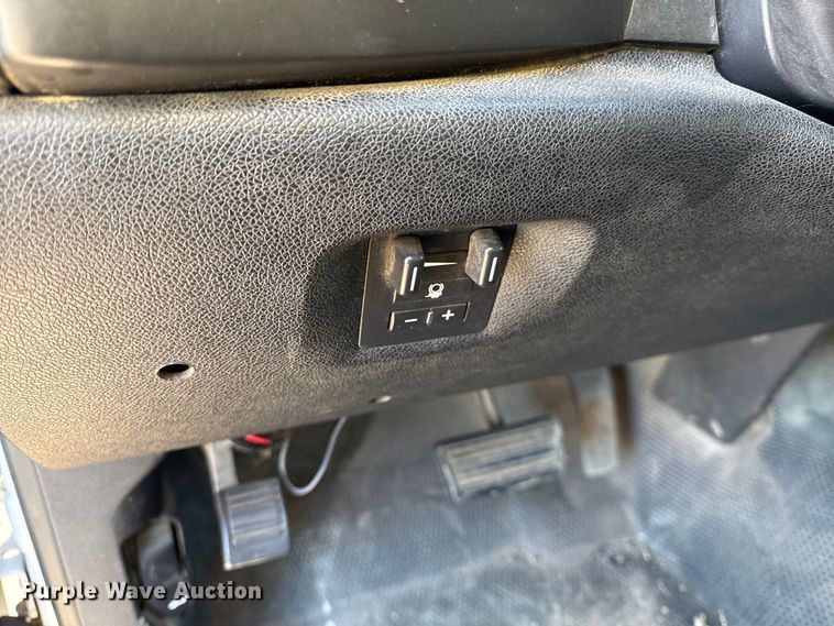 image for item DY8369 2011 GMC Sierra 2500HD Crew Cab pickup truck