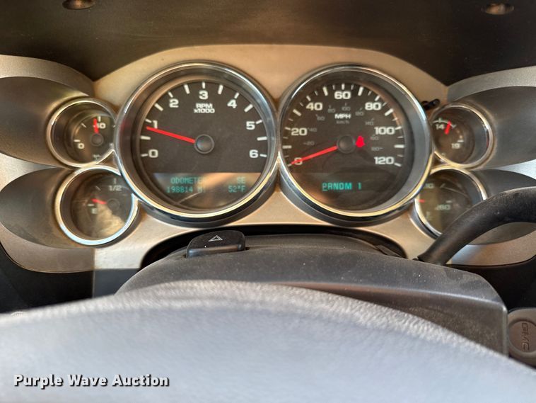 image for item DY8369 2011 GMC Sierra 2500HD Crew Cab pickup truck