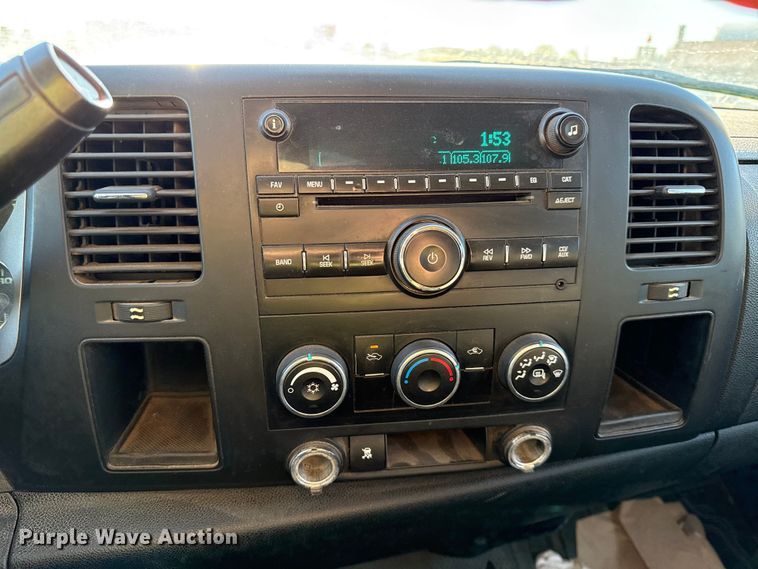 image for item DY8369 2011 GMC Sierra 2500HD Crew Cab pickup truck