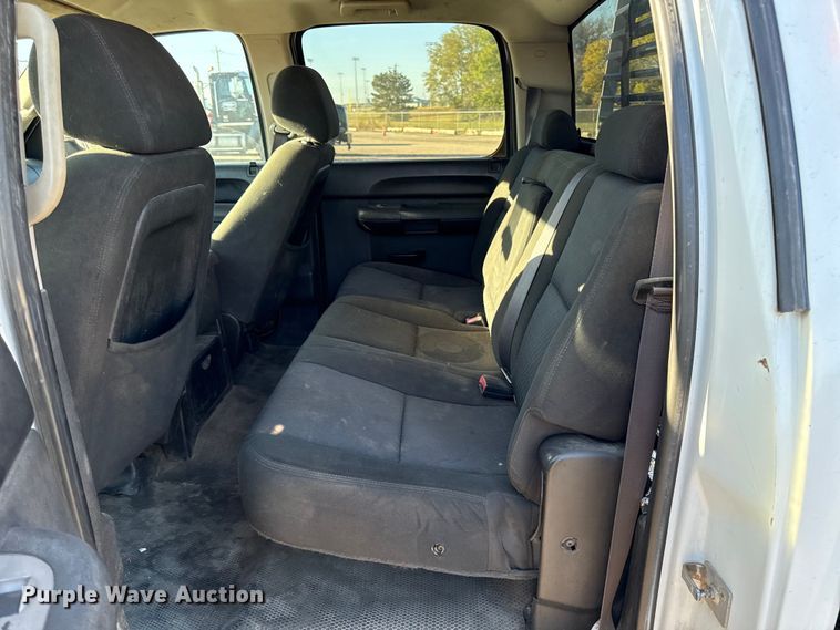 image for item DY8369 2011 GMC Sierra 2500HD Crew Cab pickup truck