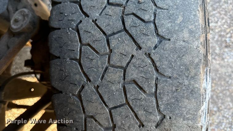 image for item DY8369 2011 GMC Sierra 2500HD Crew Cab pickup truck