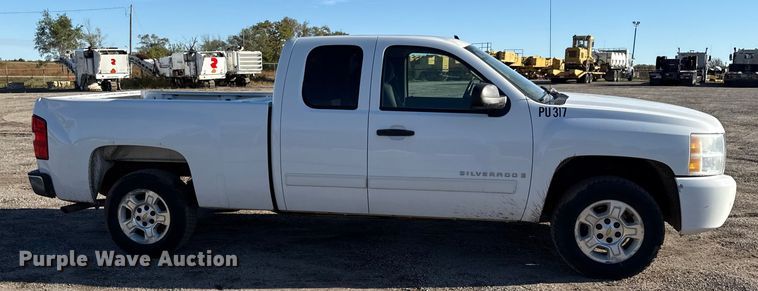 image for item DY8370 2009 Chevrolet Silverado 1500 Ext. Cab pickup truck