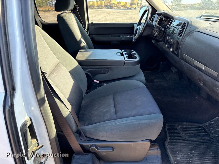 image for item DY8370 2009 Chevrolet Silverado 1500 Ext. Cab pickup truck